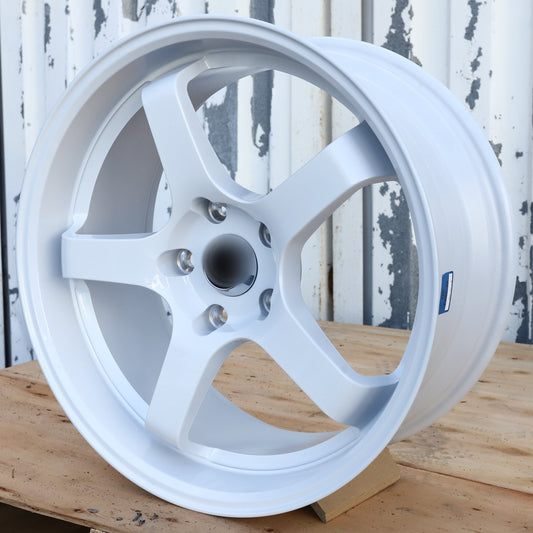 ADVAN Racing GT Style Wheels White | AVN-1