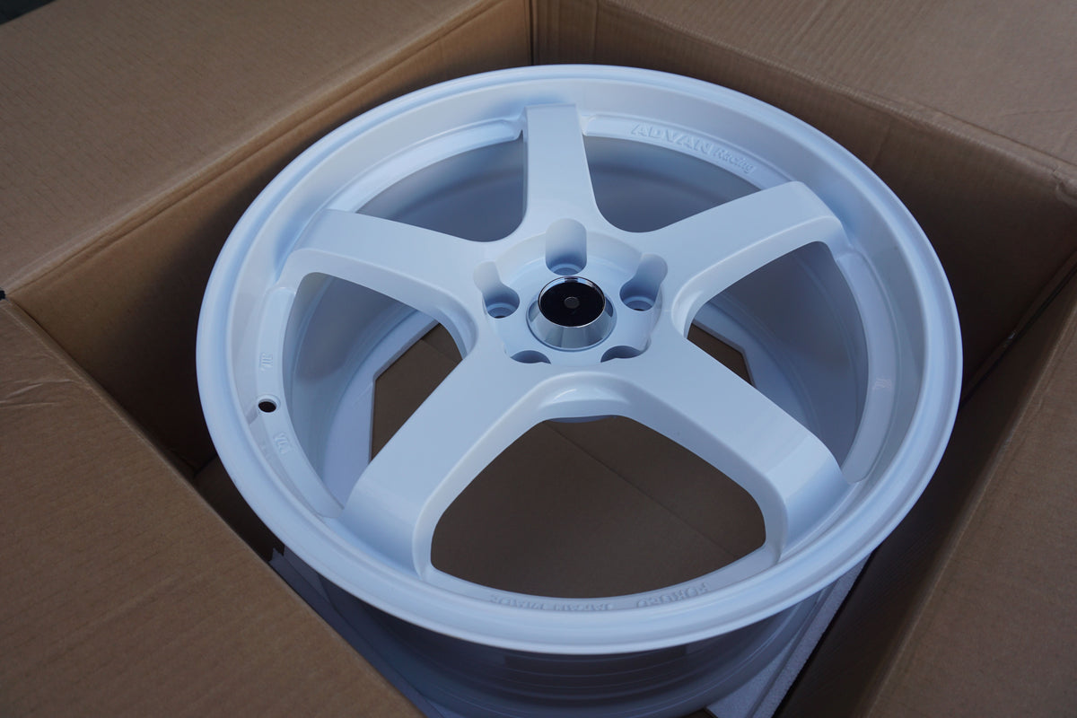 ADVAN Racing GT Style Wheels White | AVN-1