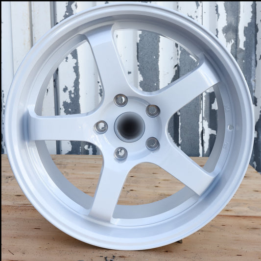 ADVAN Racing GT Style Wheels White | AVN-1