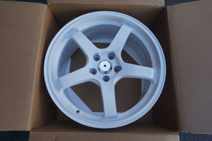 ADVAN Racing GT Style Wheels White | AVN-1
