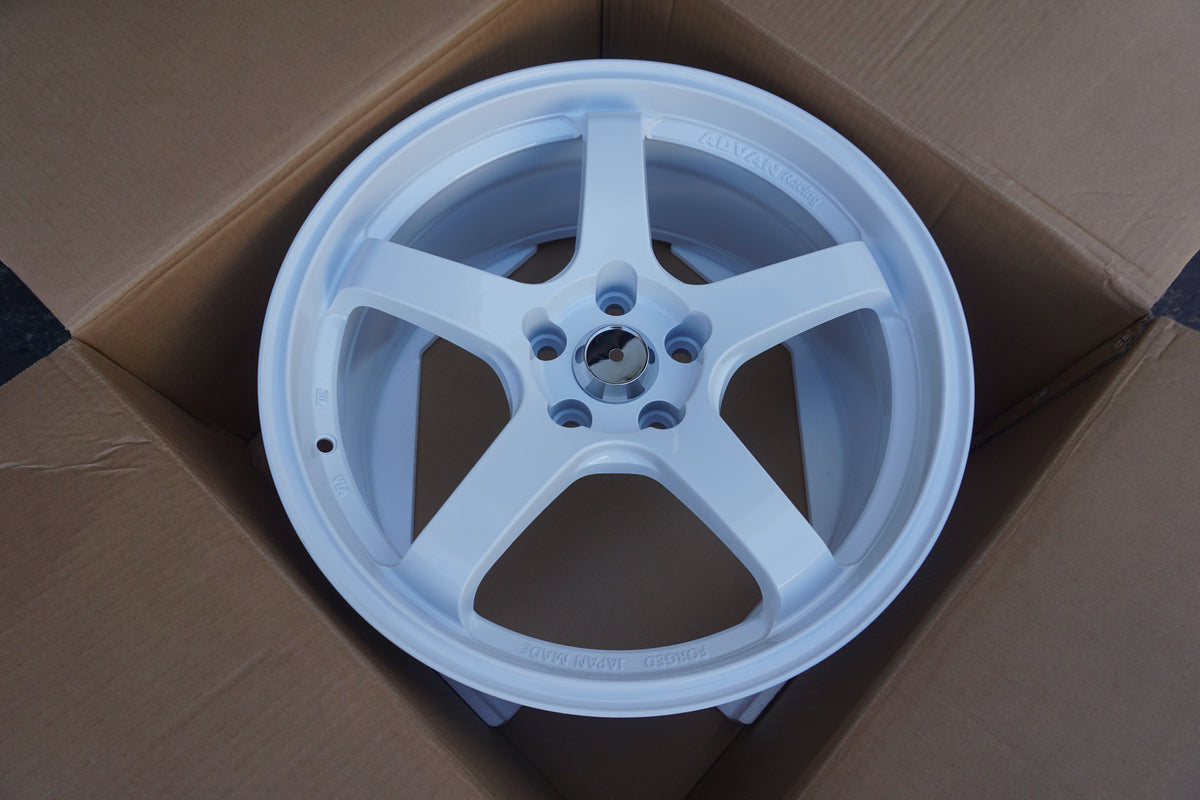 ADVAN Racing GT Style Wheels White | AVN-1